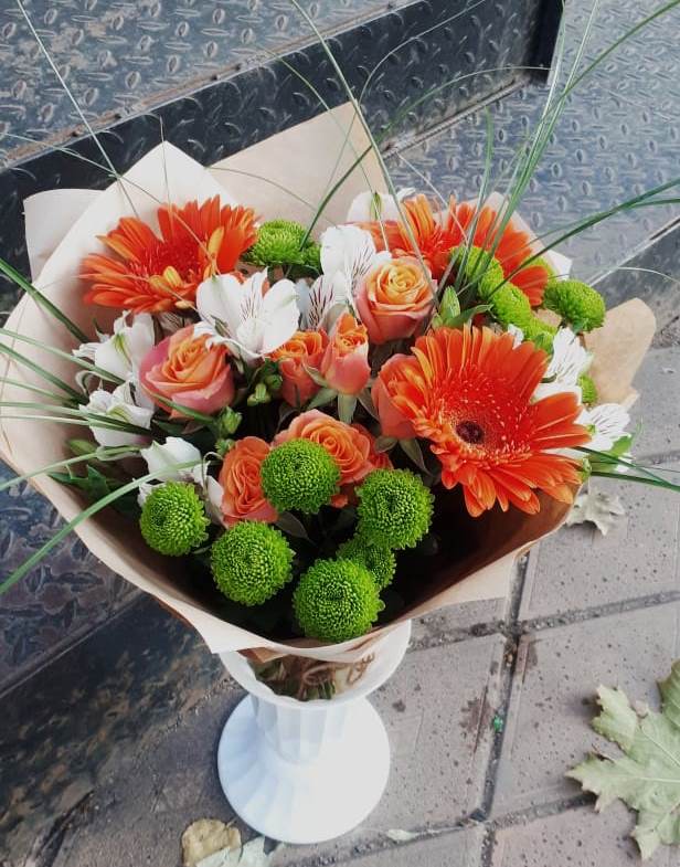 Букет цветов из: Герберы, Хризантемы, Альстромерии и Розы в Чиркее