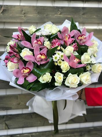 Букет цветов из: Розы и Хризантемы в Чиркее