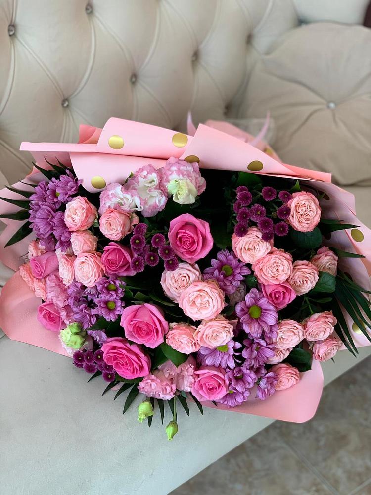 Букет цветов из: Хризантемы, Розы и Лизиантусы в Чиркее