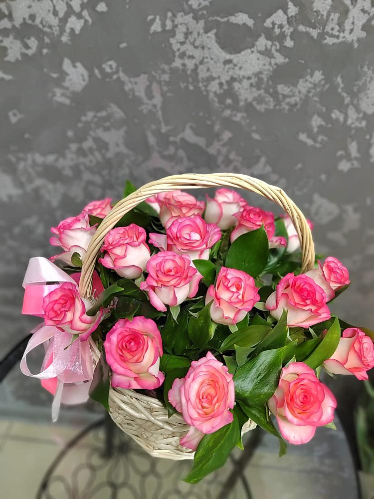 Цветочная композиция из Розы в корзине в Чиркее
