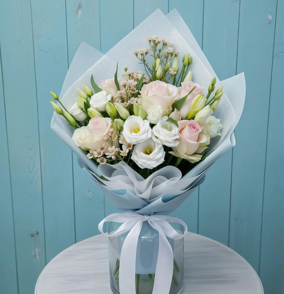 Букет цветов из: Розы и Лизиантусы в Чиркее