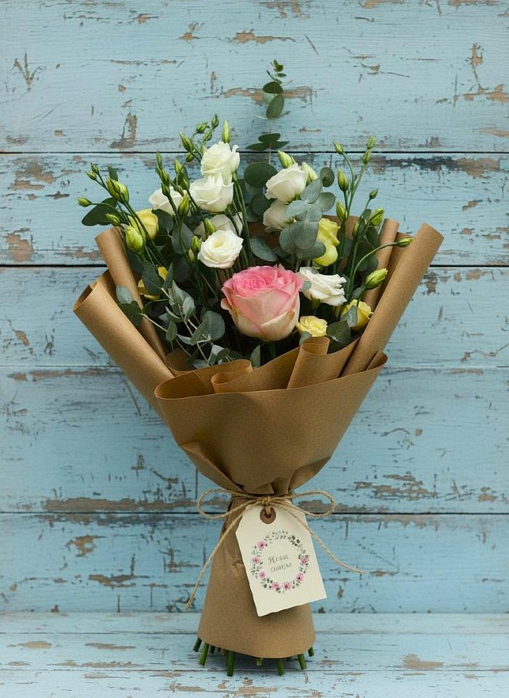 Букет цветов из: Розы и Лизиантусы в Чиркее