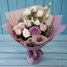 Букет цветов из:  Розы и Лизиантусы в Чиркее