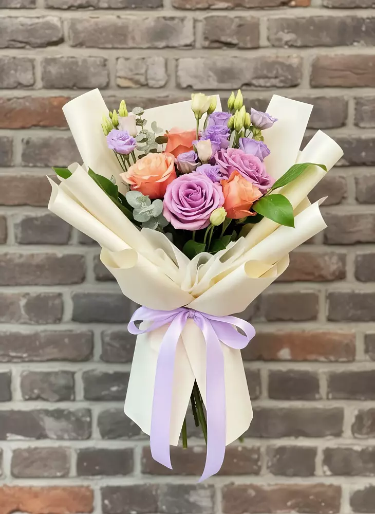 Букет цветов из: Лизиантусы и Розы в Чиркее