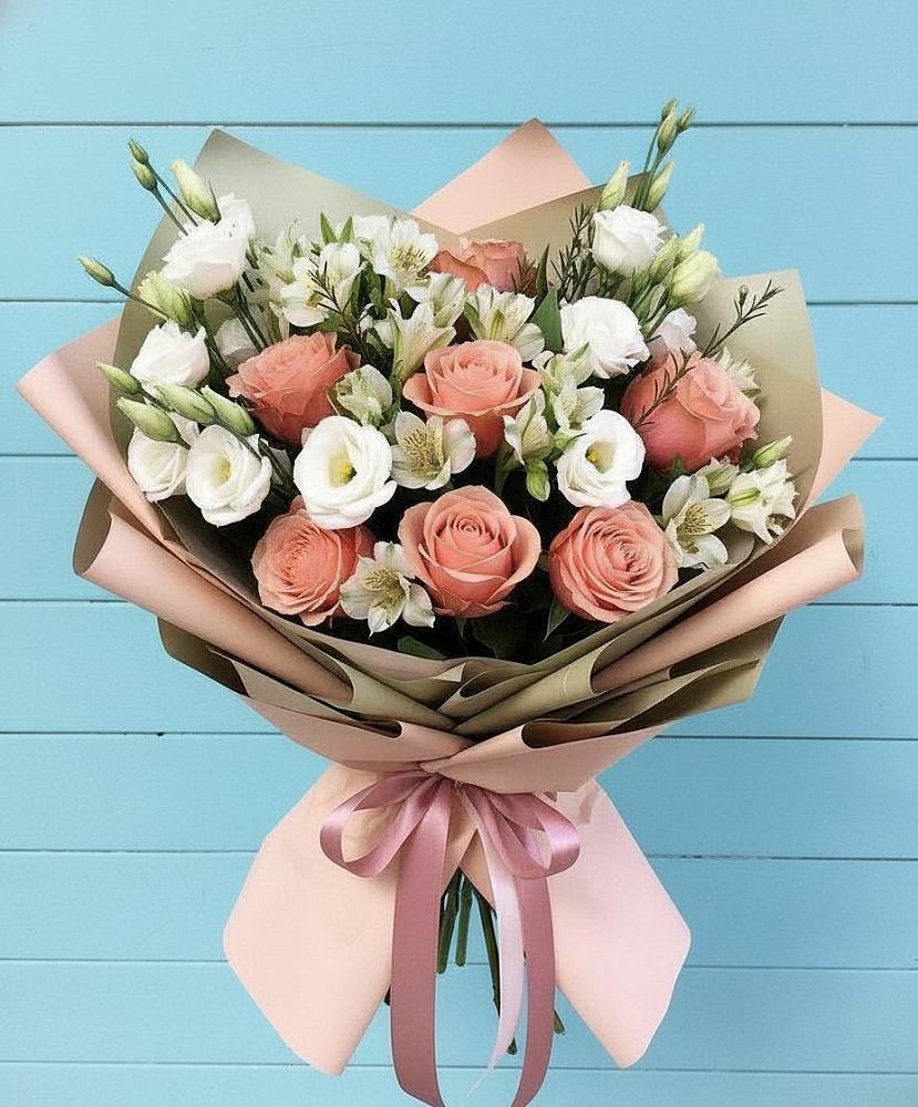 Букет цветов из: Розы, Альстромерии и Лизиантусы в Чиркее