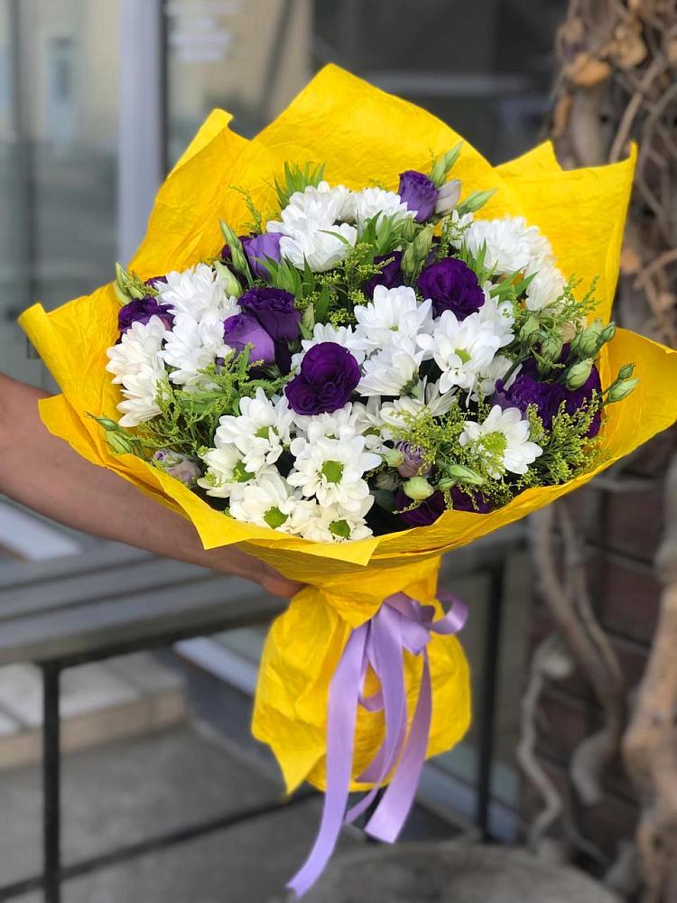 Букет цветов из: Ирисы, Хризантемы и Ромашки в Чиркее