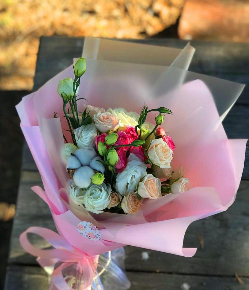 Букет цветов из: Розы и Лизиантусы в Чиркее