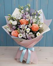 Букет цветов из:  Лизиантусы, Розы, Альстромерии и Гипсофила в Чиркее