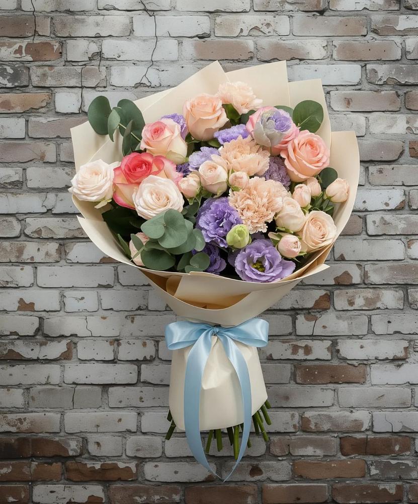 Букет цветов из: Розы, Лизиантусы и Гвоздики в Чиркее