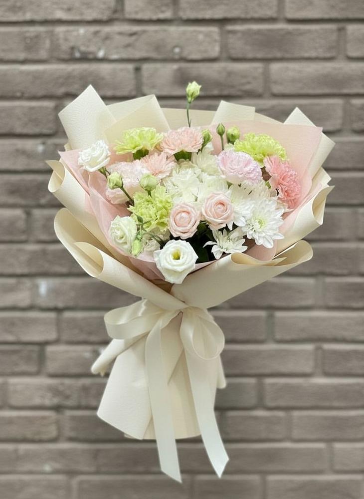 Букет цветов из: Гвоздики, Розы, Лизиантусы и Хризантемы в Чиркее