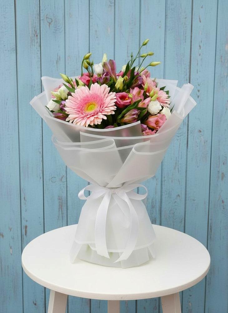 Букет цветов из: Герберы, Альстромерии и Лизиантусы в Чиркее