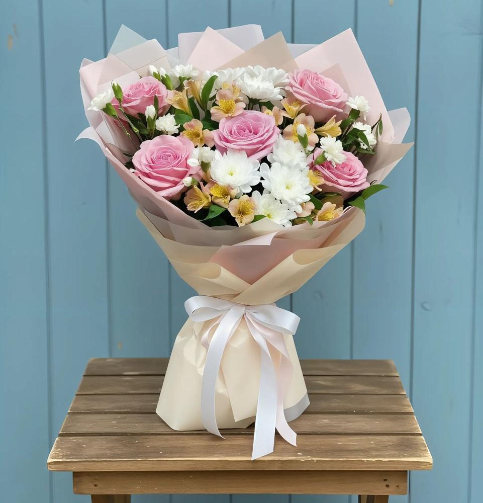 Букет цветов из: Гвоздики, Орхидеи и Розы в Чиркее