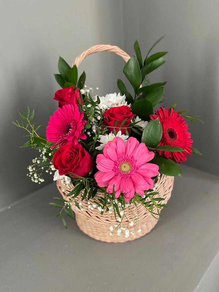 Цветочная композиция из Розы, Хризантемы и Герберы в корзине в Чиркее