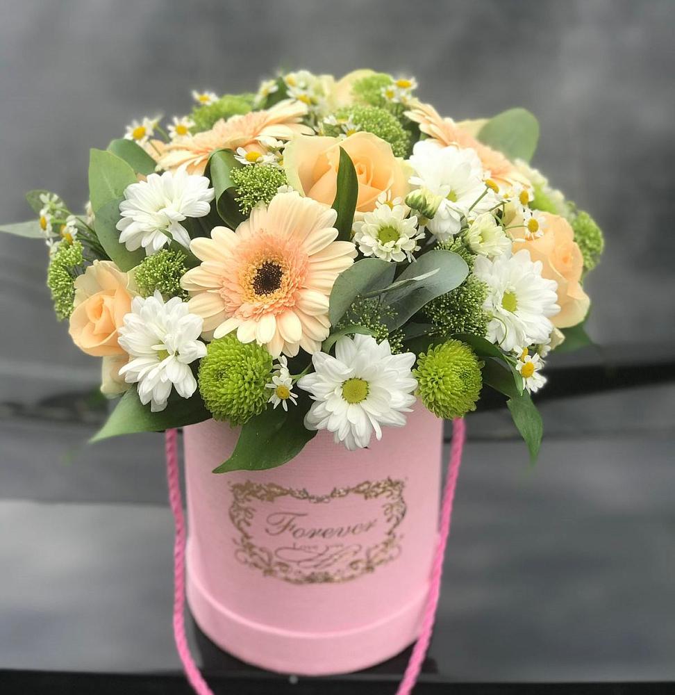 Цветочная композиция из Розы, Герберы и Хризантемы в шляпной коробке в Чиркее