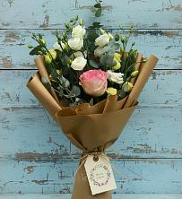 Букет цветов из:  Розы и Лизиантусы в Чиркее