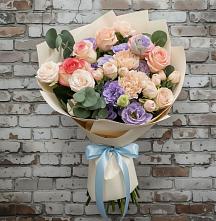 Букет цветов из:  Розы, Лизиантусы и Гвоздики #REPLACE_PRED# Чиркее