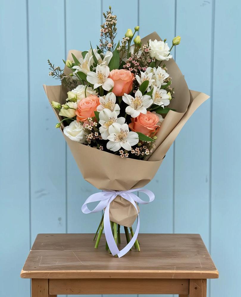 Букет цветов из: Альстромерии, Лизиантусы, Розы и Хризантемы в Чиркее