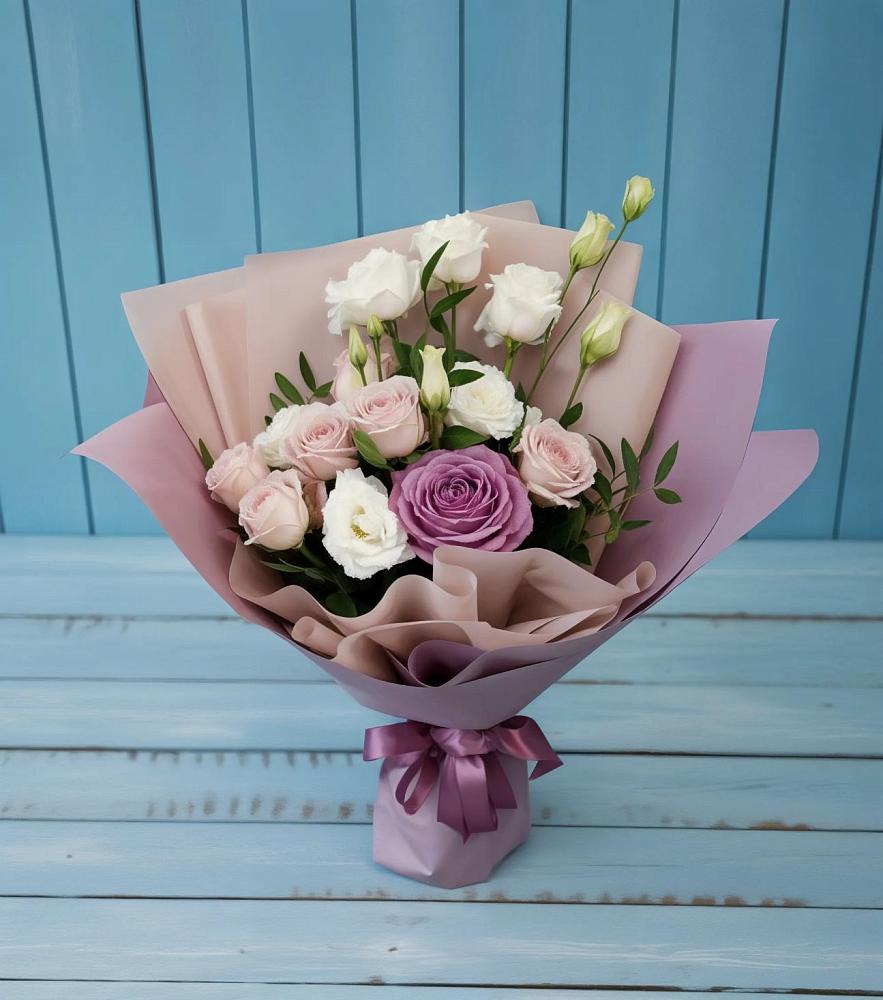 Букет цветов из: Розы и Лизиантусы в Чиркее